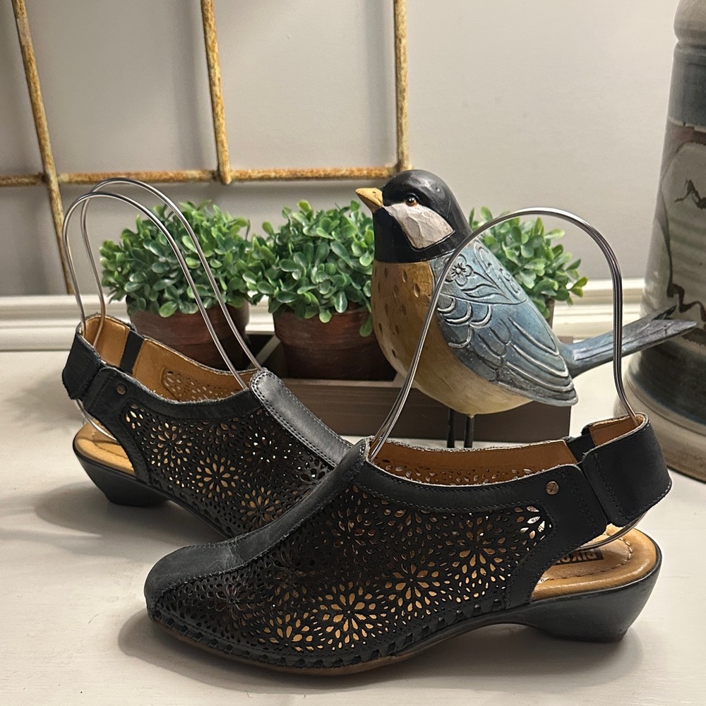 Pikolinos Navy Slingbacks 37